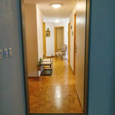 Mountain View Appartement-fewo- Dusche- Wc- 3 Schlafraeume 4-5 Zimmer-wohnung By Interhome